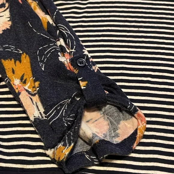 Maurice’s tee size large - Picture 8 of 8